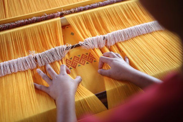 Où apprendre les techniques de tissage des textiles traditionnels en Ouzbékistan?